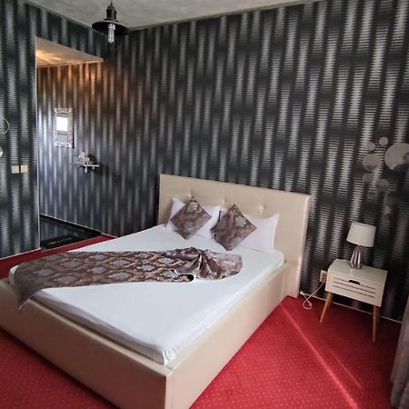 Militari Residence Hotel Chiajna Екстер'єр фото